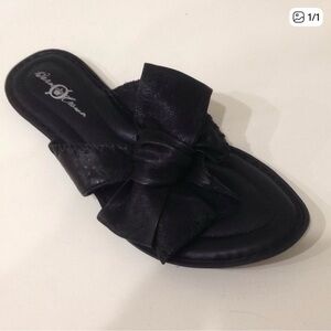 Born Crown Black Leather Thong Sandal with Bow